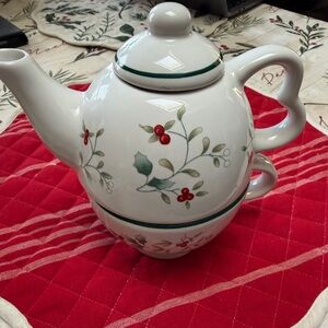Pfaltzgraff winterberry tea for one. New without tag